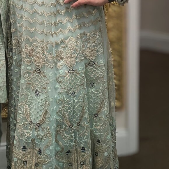 Pakistani Mint Green Embroidered Wedding Dress Set – Size M, 4-Piece, Worn Once - Picture 3 of 3